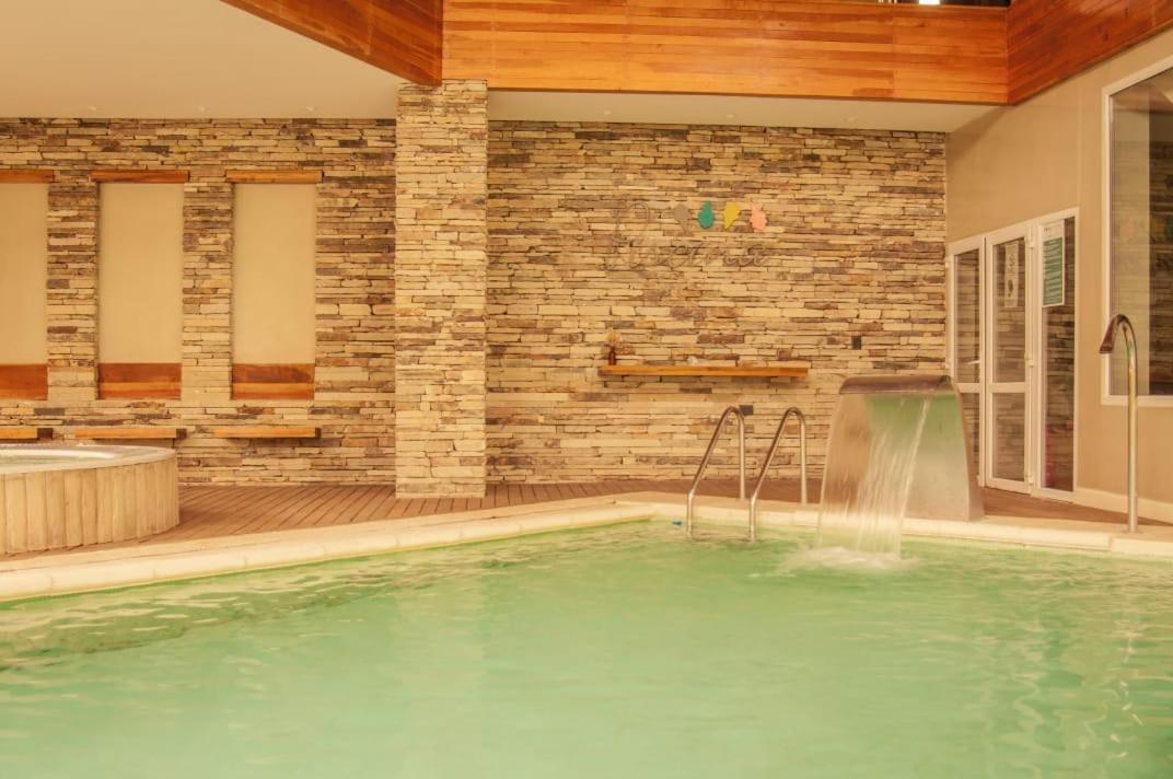 Los Robles Apart & Spa Сан-Карлос-де-Барілоче Екстер'єр фото